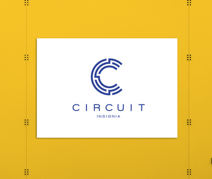 A white sign promoting a fitness circuit on a yellow background